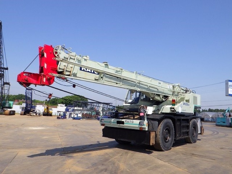 KATO ROUGH TERRAIN CRANE 